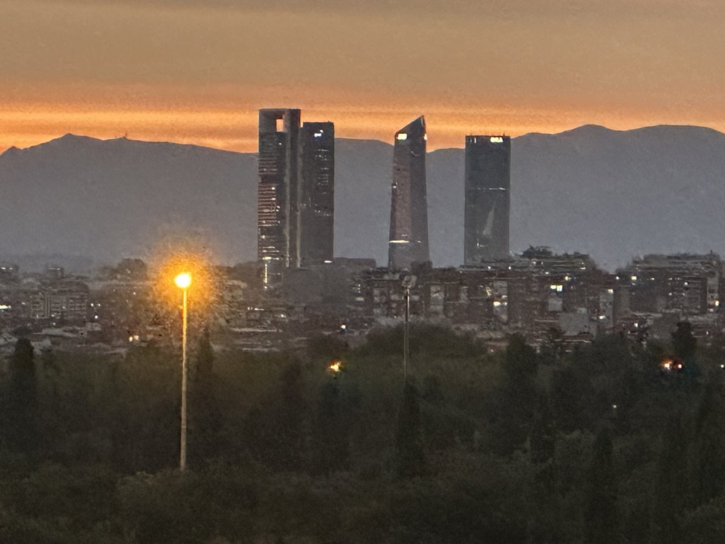 VISTAS DESDE EL PARQUE CUÑA VERDE. MORATALAZ