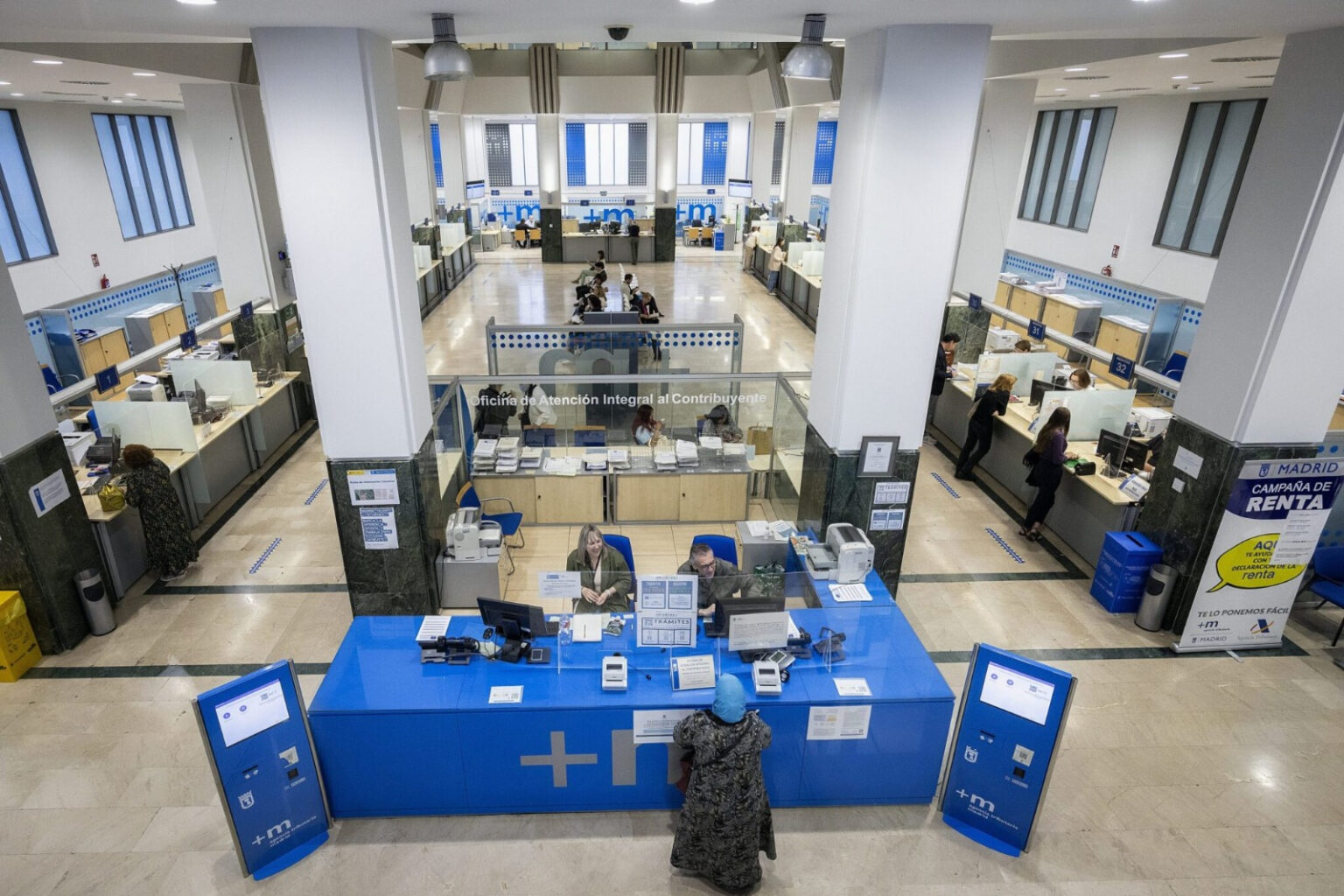 Madrid aprueba una oferta récord de empleo público con 1.275 plazas para 2025