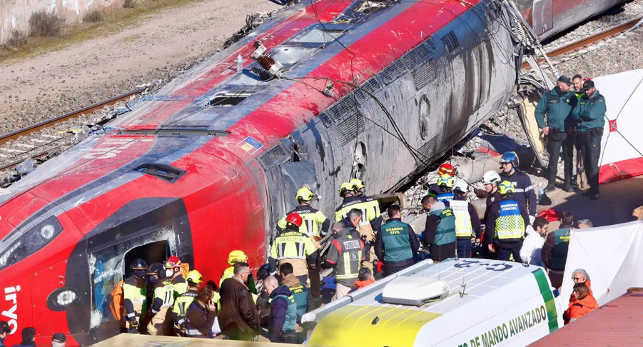 Tragedia ferroviaria en Adamuz: al menos 41 muertos y decenas de heridos tras el descarrilamiento y colisión de dos trenes de alta velocidad