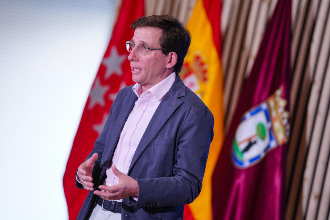 Almeida en la presentación La estrategia del Sur